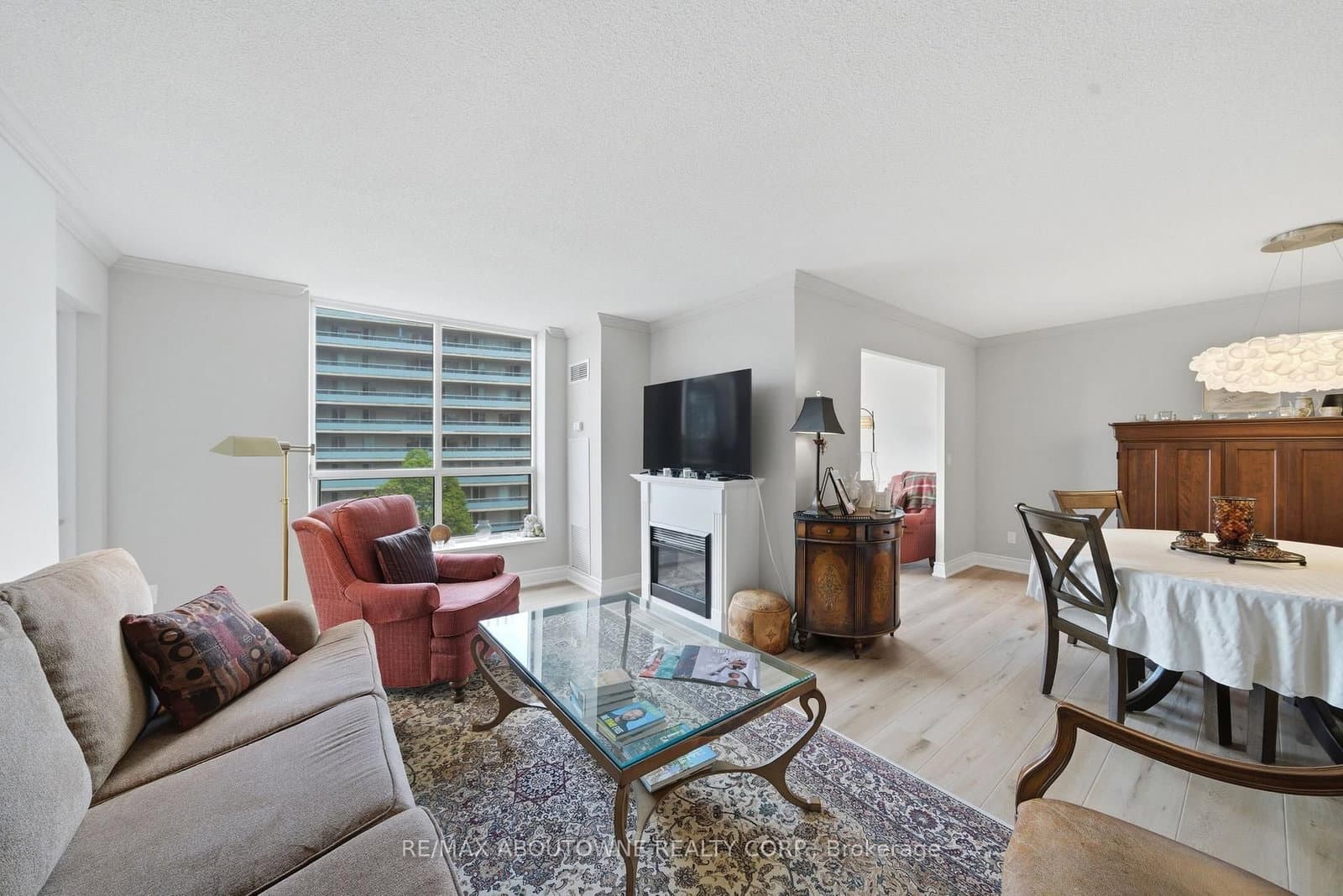442 Maple Ave. Avenue, Unit 606 thumbnail 14