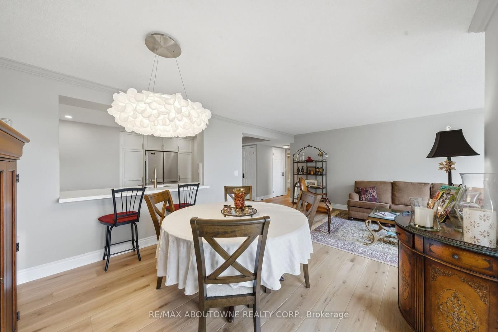 442 Maple Ave. Avenue, Unit 606 thumbnail 19
