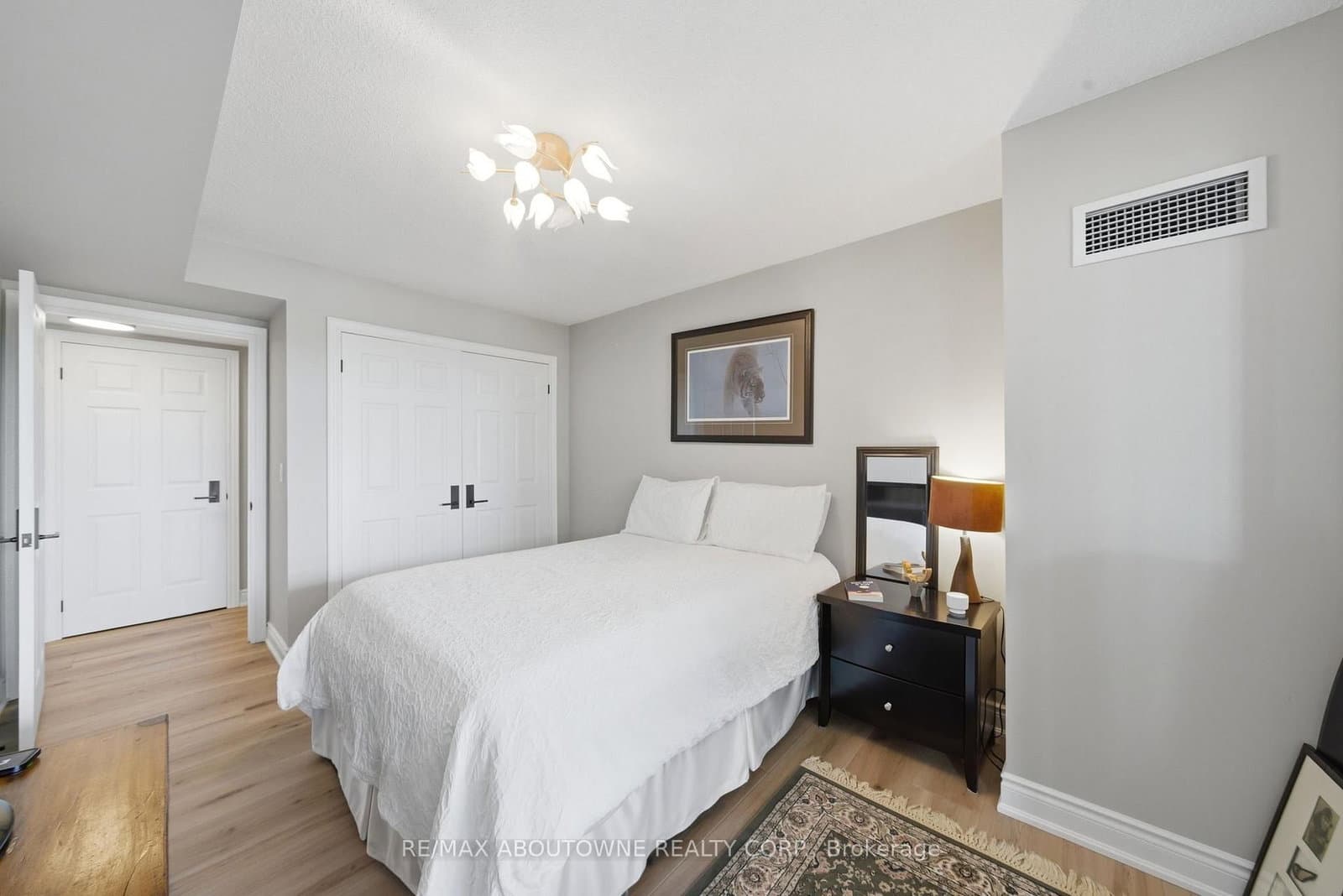 442 Maple Ave. Avenue, Unit 606 thumbnail 24