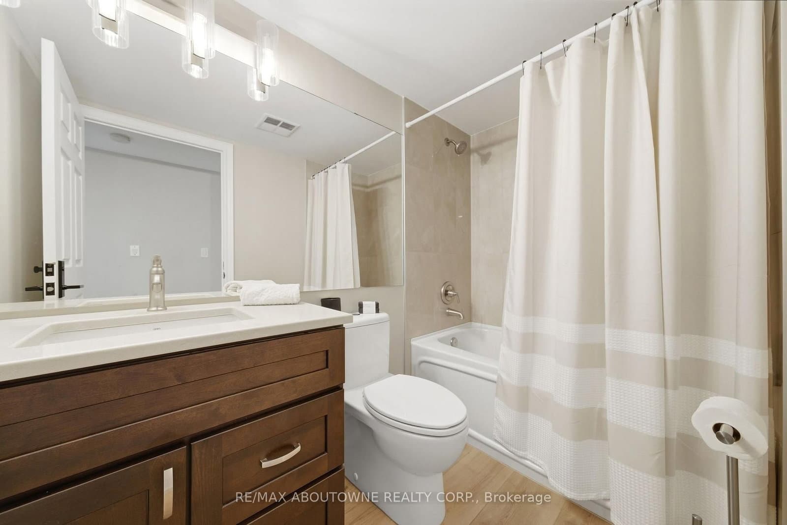 442 Maple Ave. Avenue, Unit 606 thumbnail 25