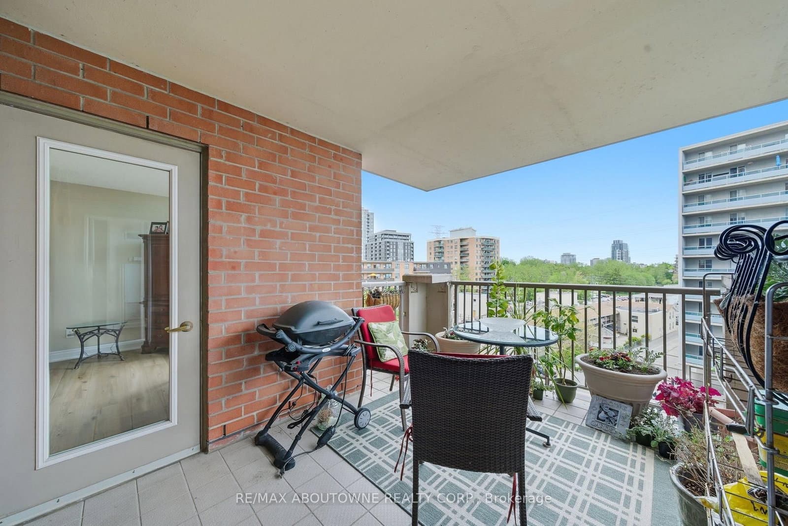442 Maple Ave. Avenue, Unit 606 thumbnail 30