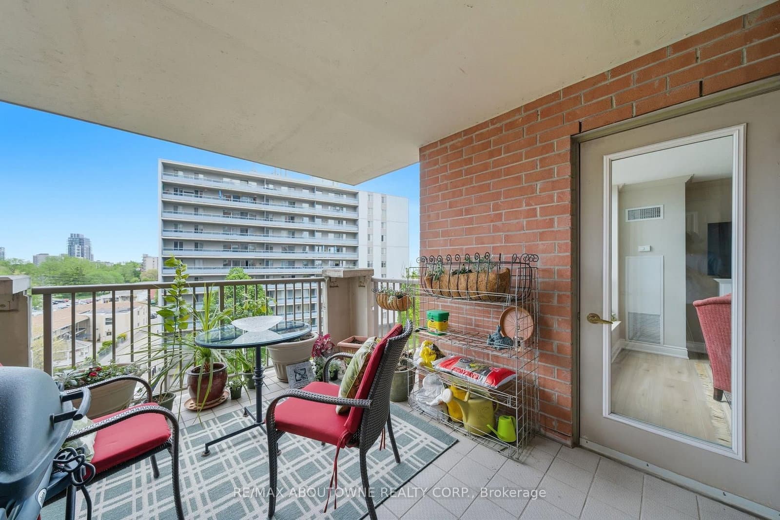 442 Maple Ave. Avenue, Unit 606 thumbnail 31