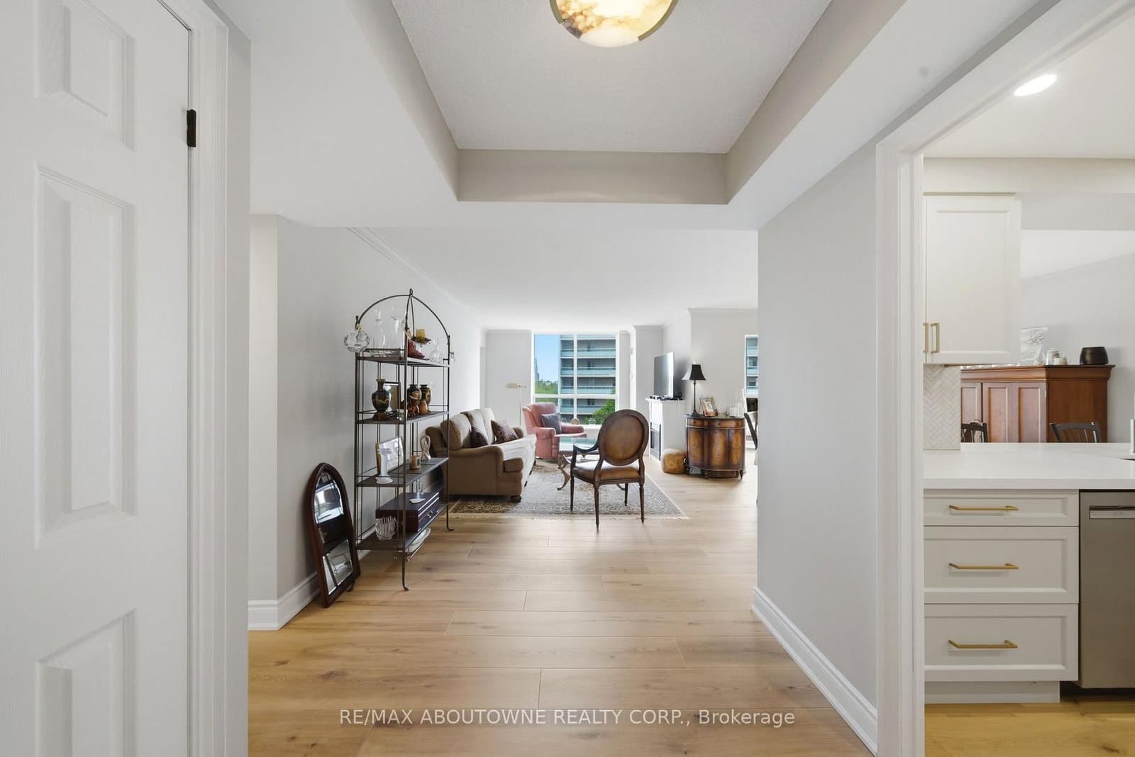 442 Maple Ave. Avenue, Unit 606 thumbnail 7