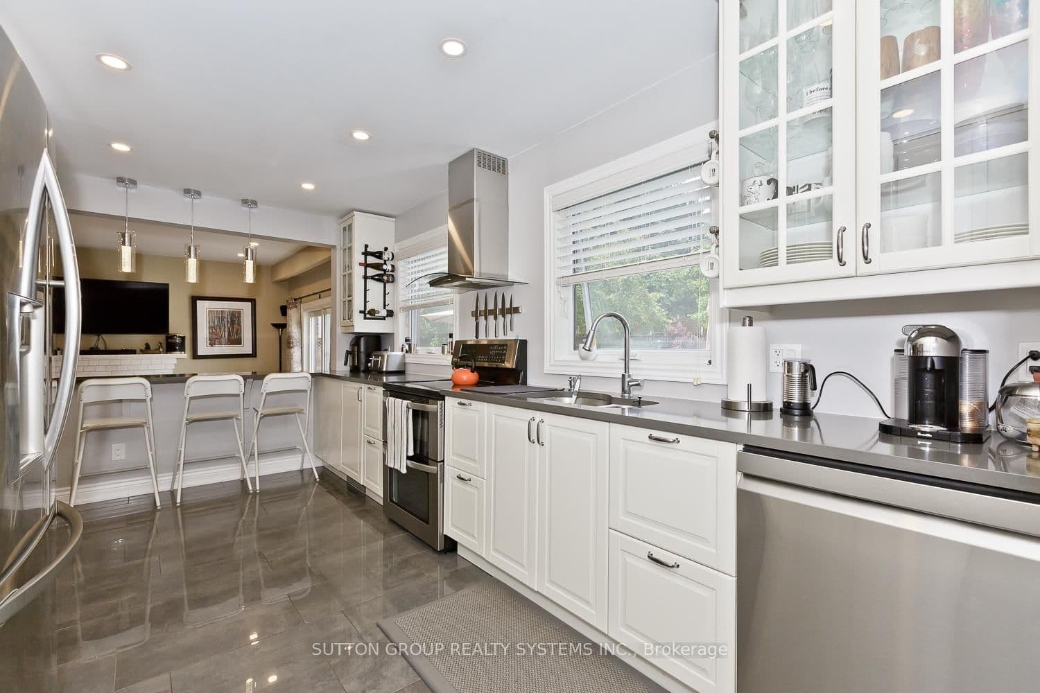 6686 Barrisdale Drive thumbnail 13