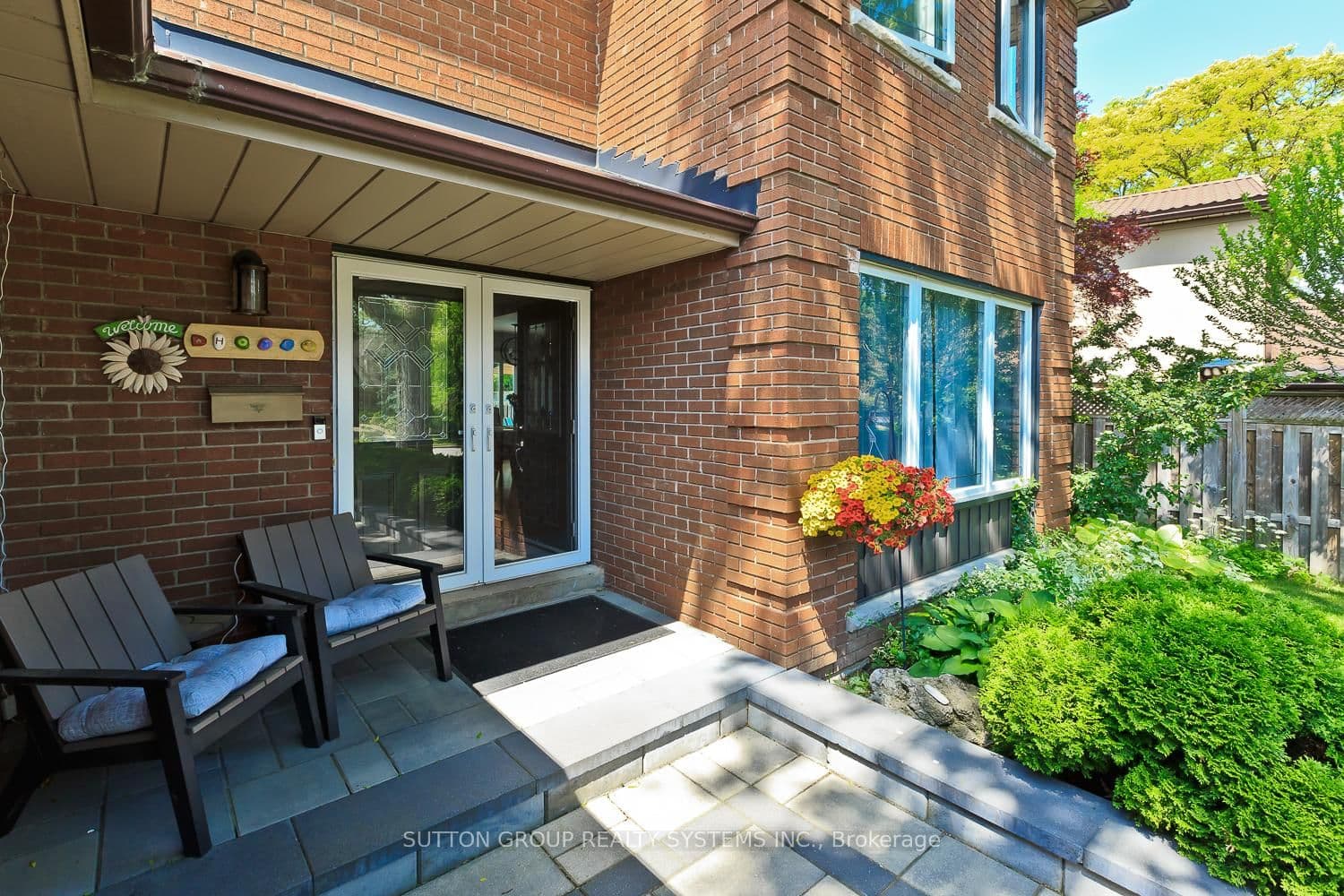 6686 Barrisdale Drive thumbnail 3