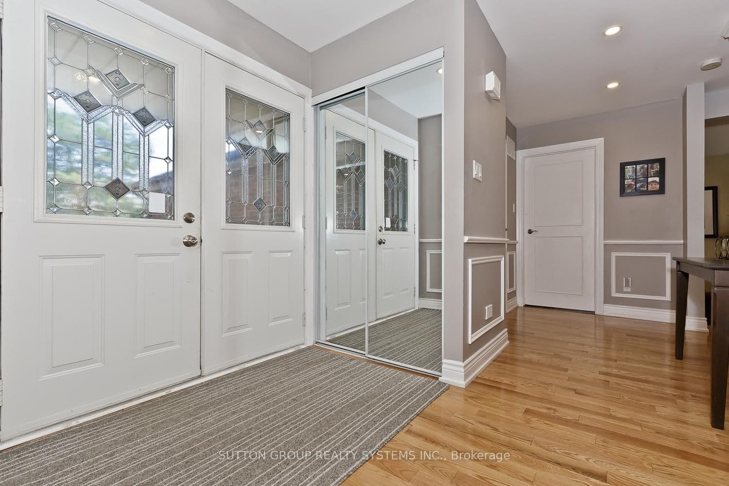6686 Barrisdale Drive thumbnail 5