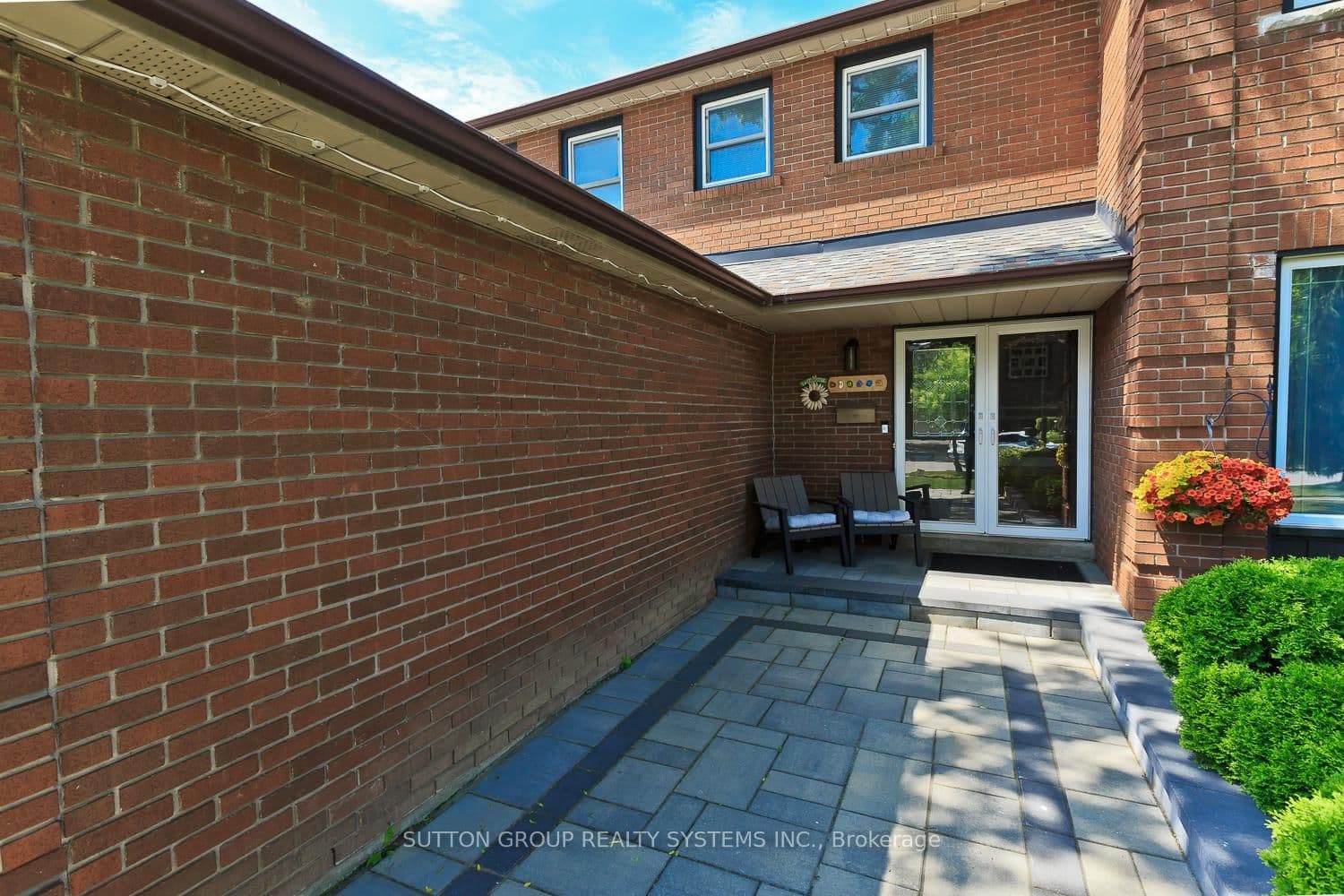 6686 Barrisdale Drive thumbnail 8