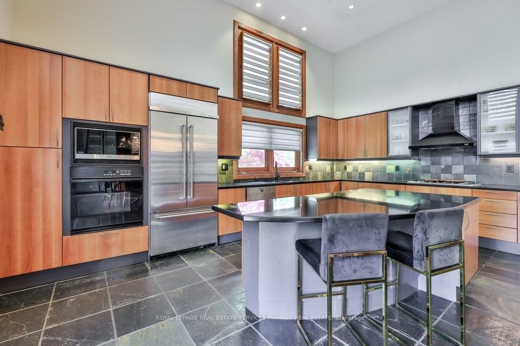 1188 Birchview Drive thumbnail 9