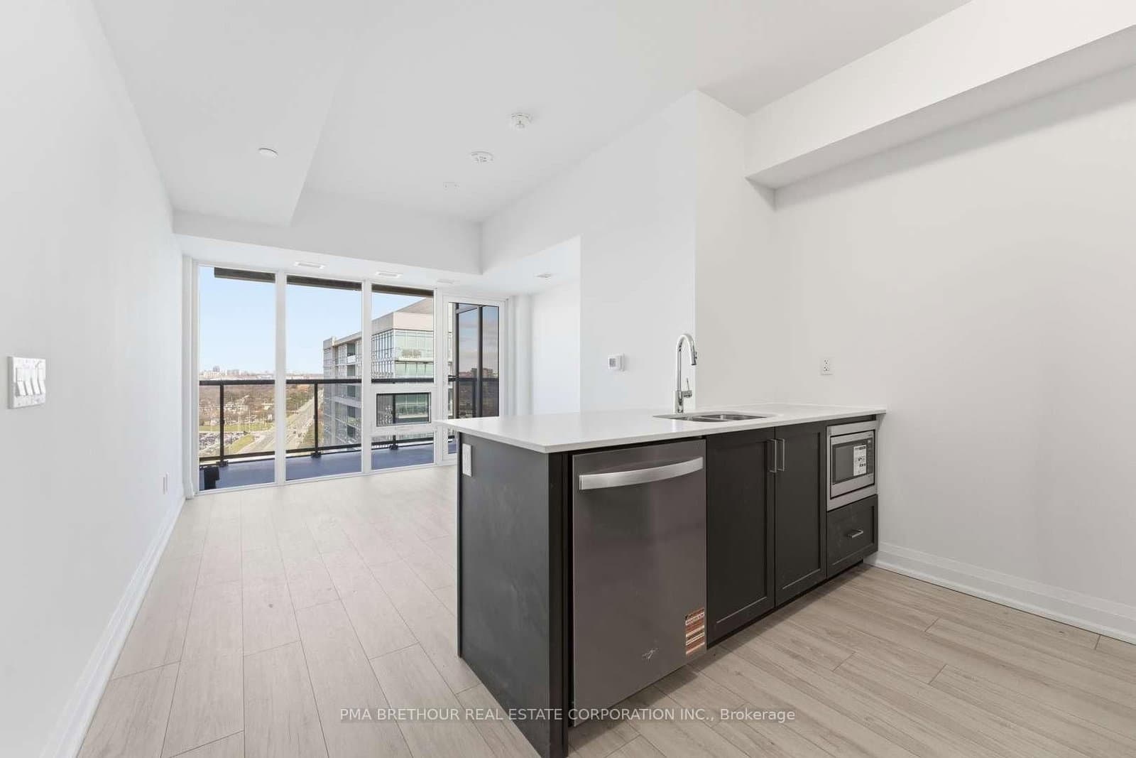 #1812 - 1035 Southdown Road