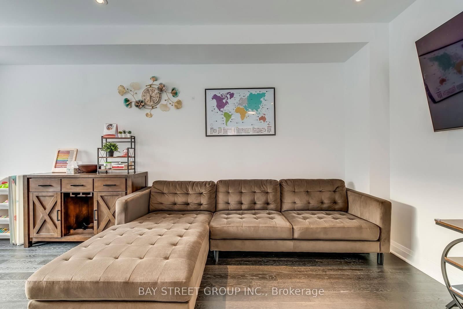 3049 Merrick Road thumbnail 14