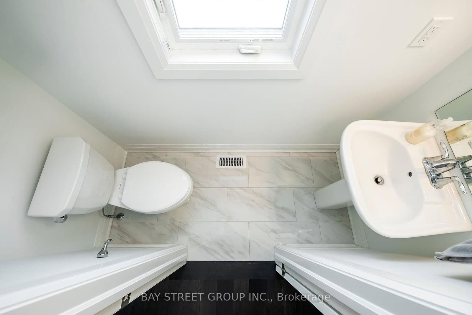 3049 Merrick Road thumbnail 31
