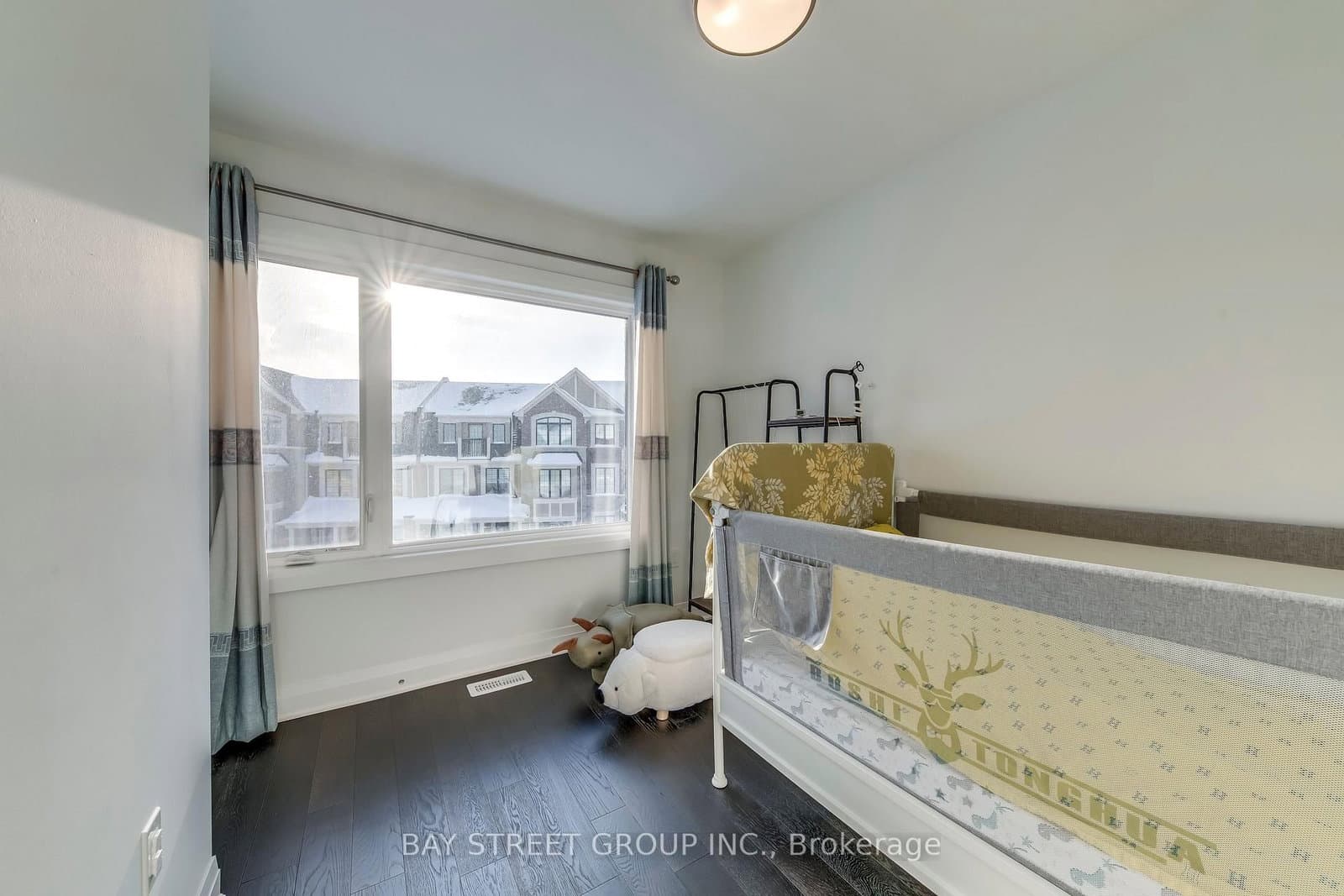 3049 Merrick Road thumbnail 40