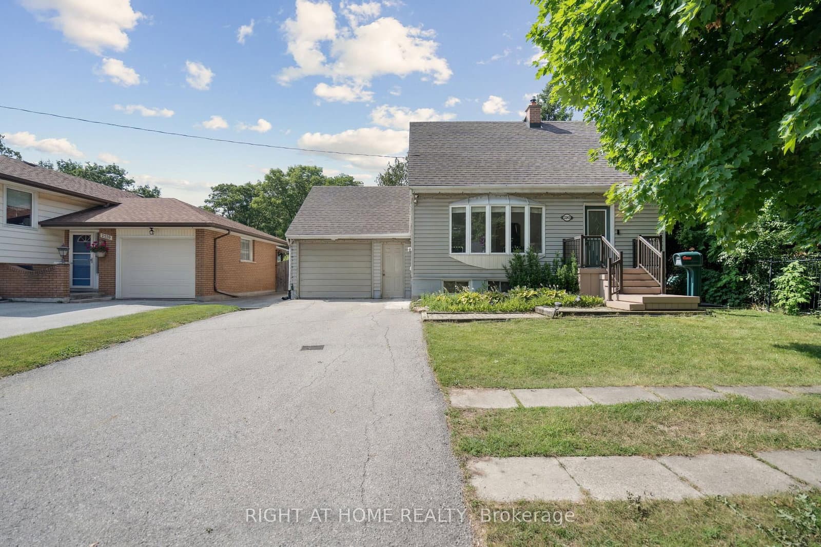 2343 Mountainside Drive thumbnail 3