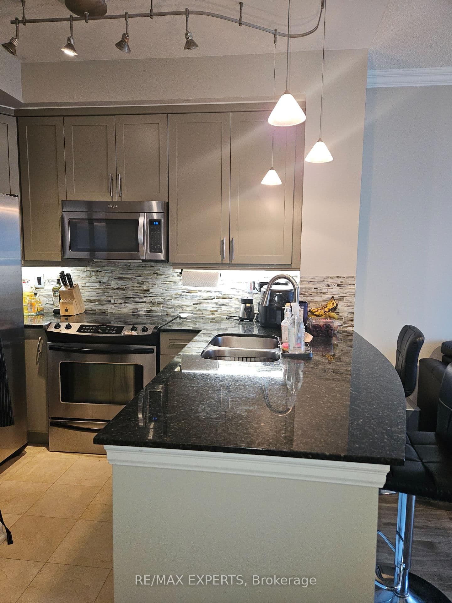 2083 Lakeshore Boulevard W, Unit 1509 thumbnail 4