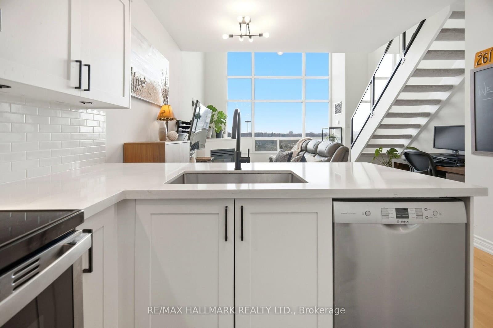 200 Manitoba Street, Unit 624 thumbnail 8