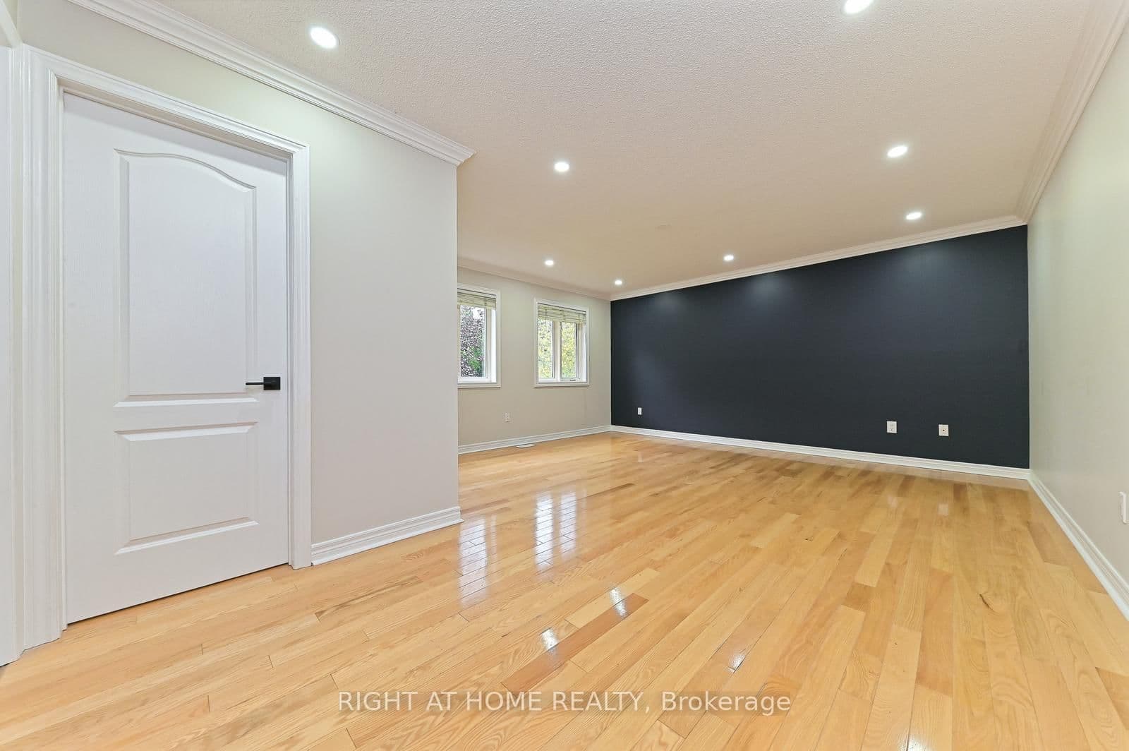 6843 Campbell Settler Court E thumbnail 34