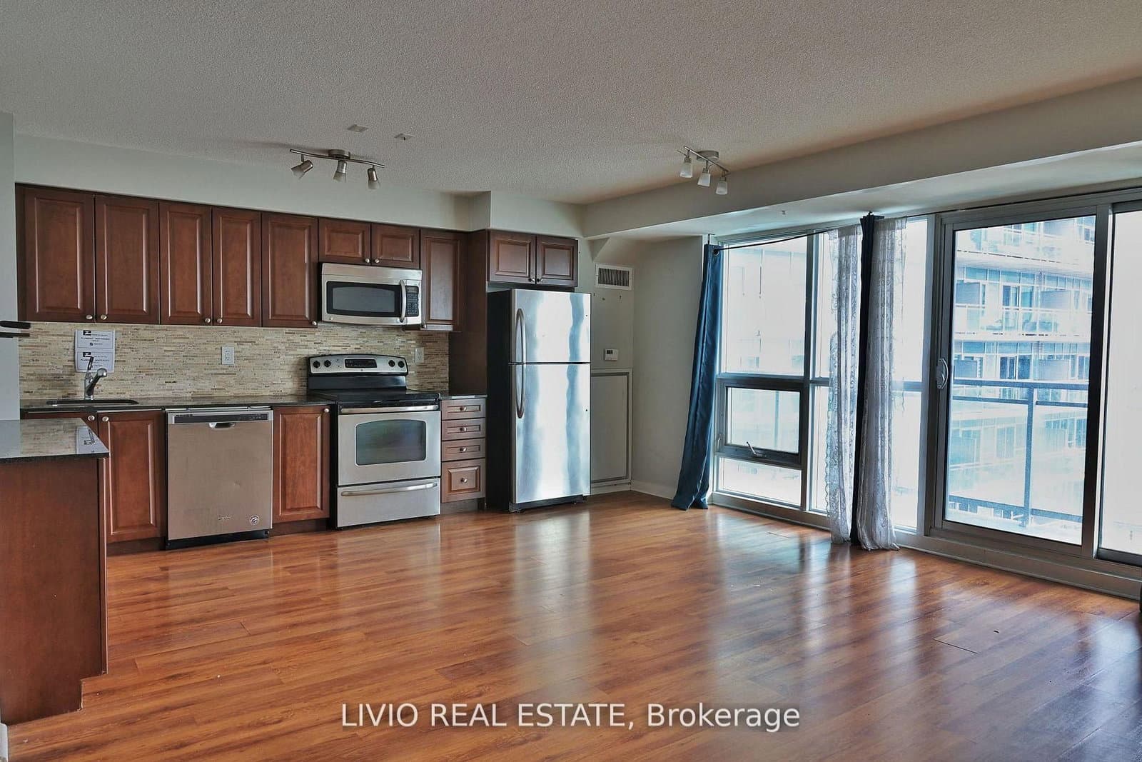 155 Legion Road N, Unit 2101 thumbnail 2