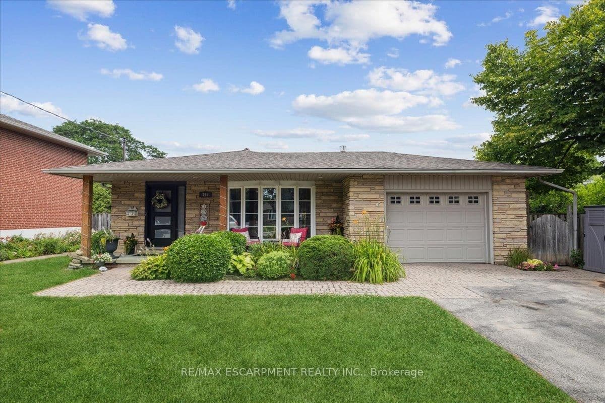 755 Parker Crescent thumbnail 2