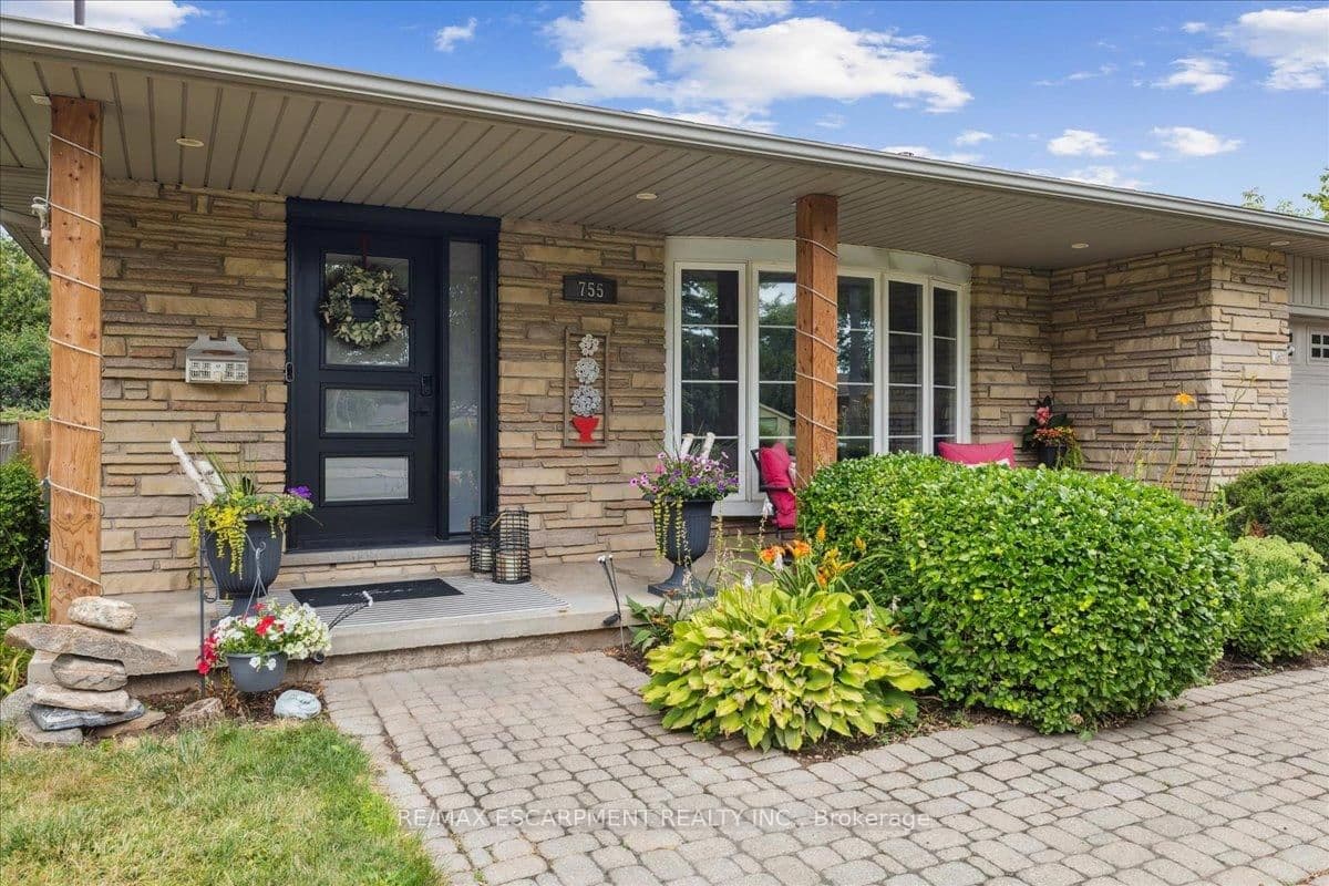 755 Parker Crescent thumbnail 3