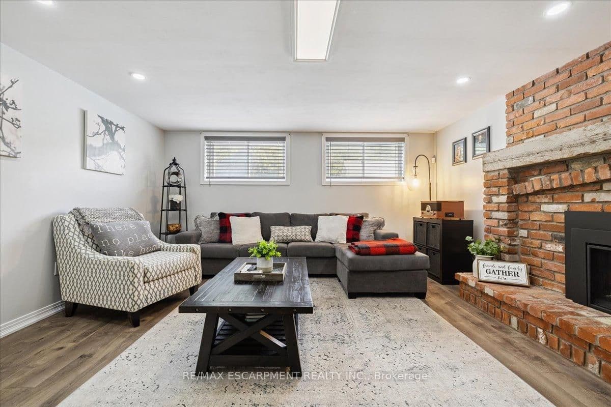 755 Parker Crescent thumbnail 32