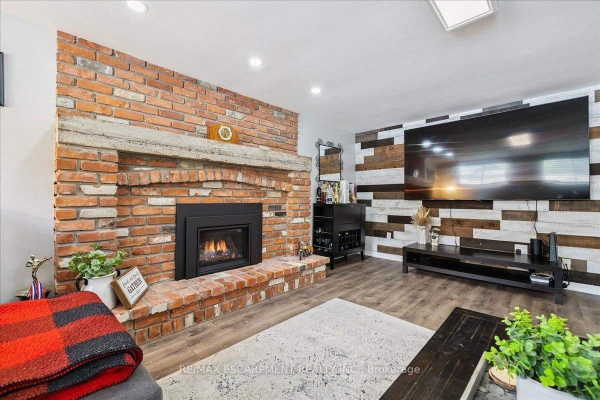 755 Parker Crescent thumbnail 33