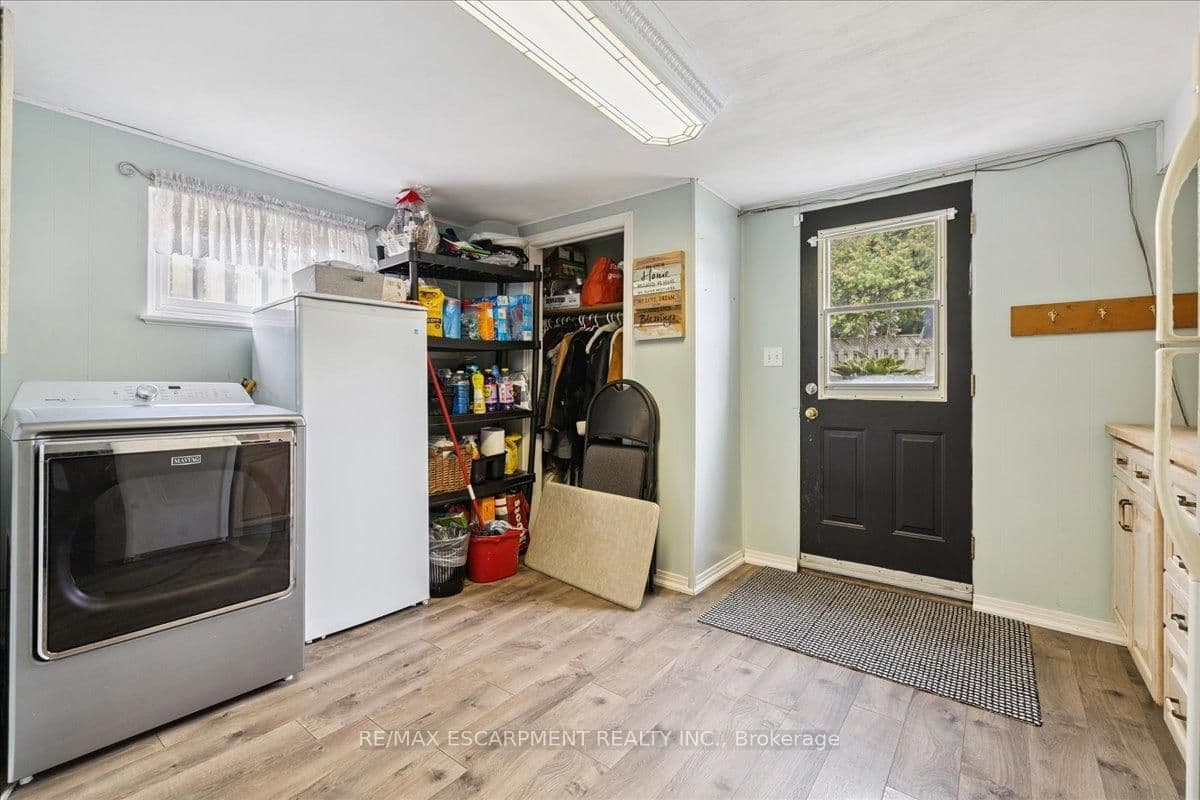 755 Parker Crescent thumbnail 36