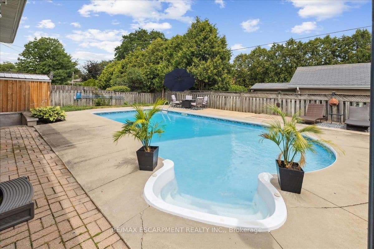 755 Parker Crescent thumbnail 44