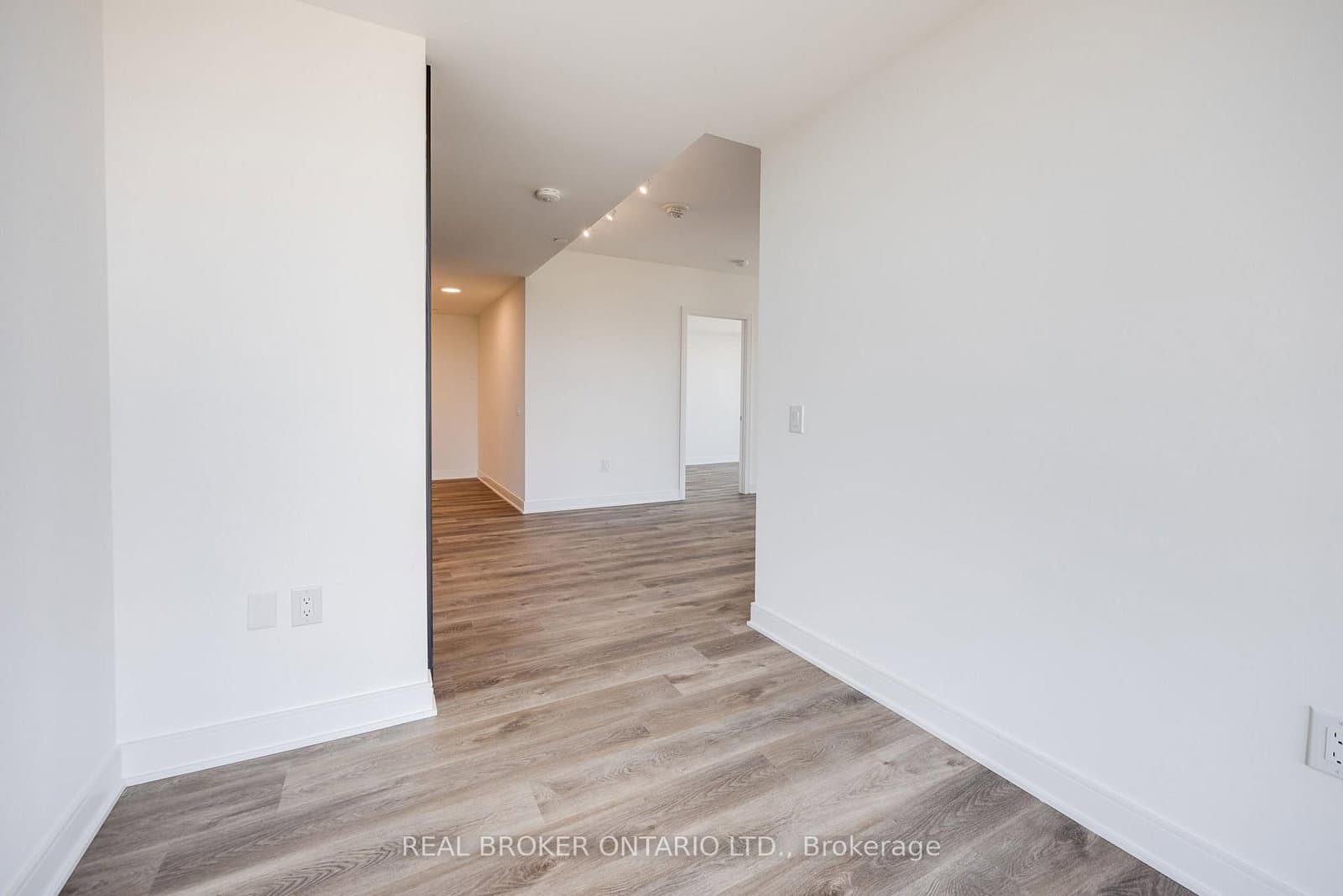 86 Dundas Street E, Unit 1602 thumbnail 16