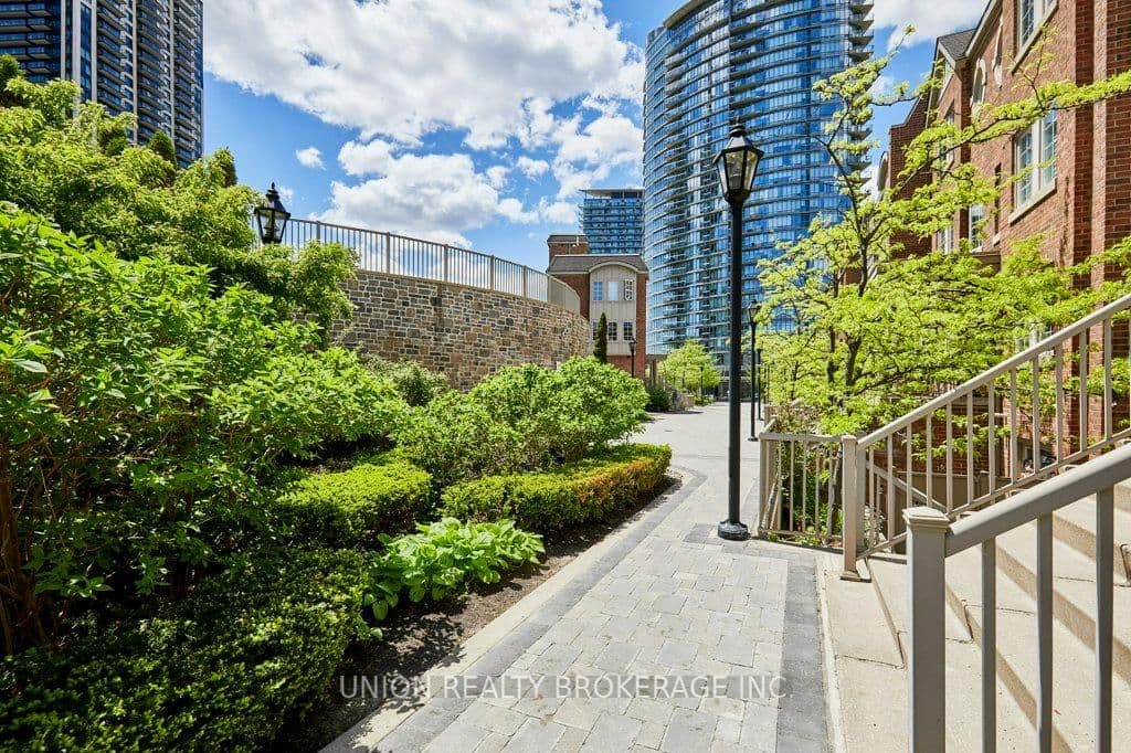 93 The Queensway, Unit 39 thumbnail 2