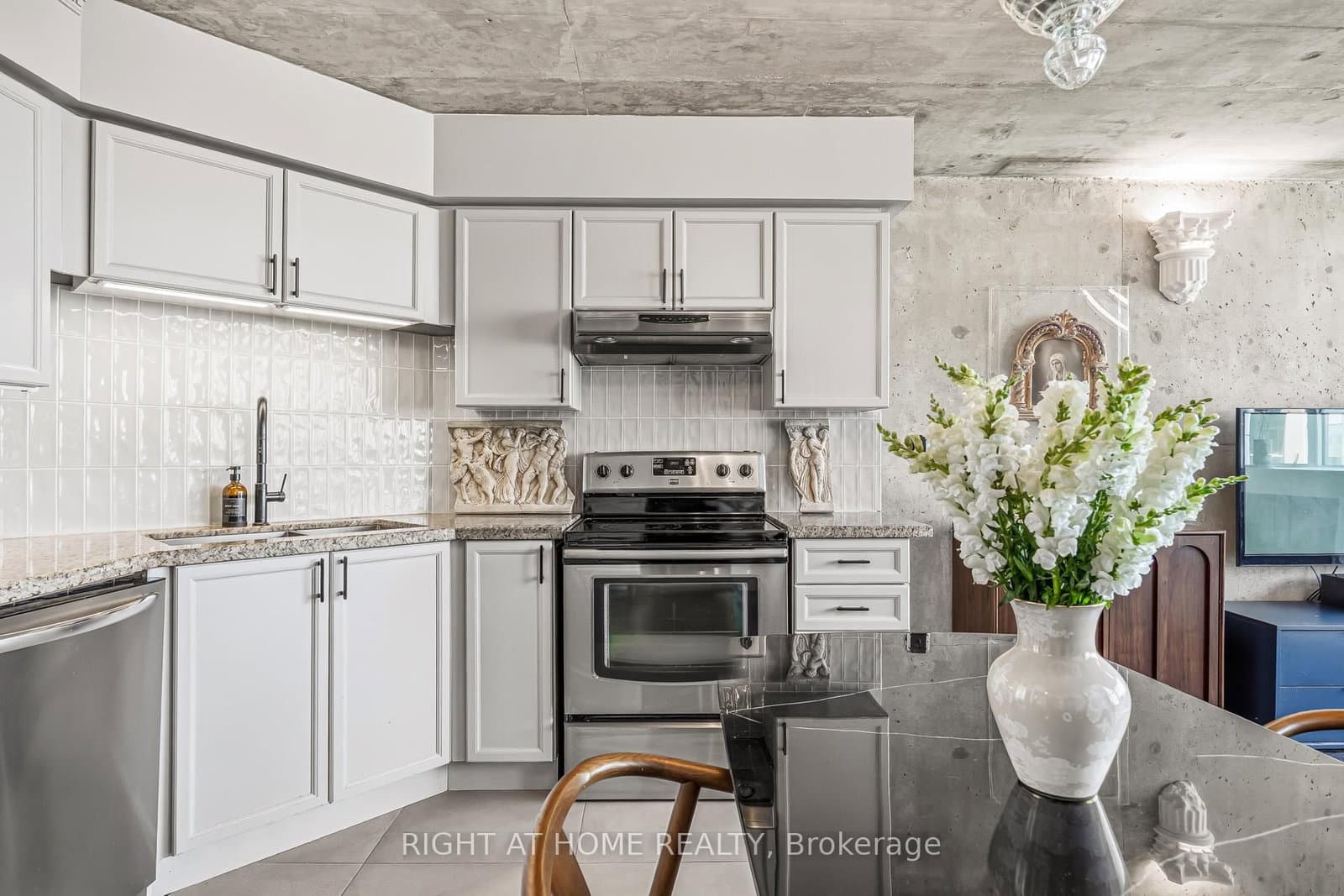 250 Manitoba Street, Unit 612 thumbnail 12