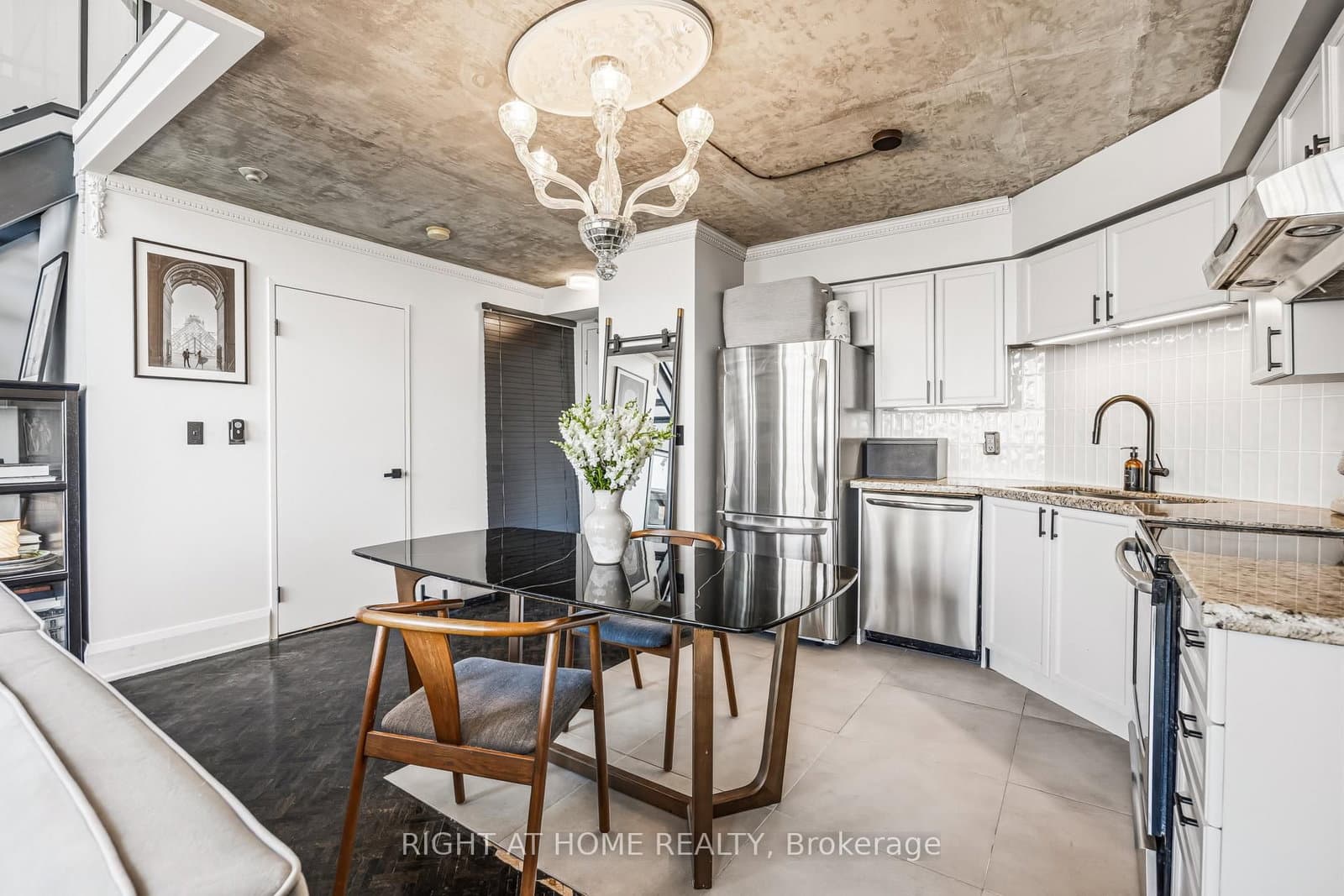 250 Manitoba Street, Unit 612 thumbnail 14