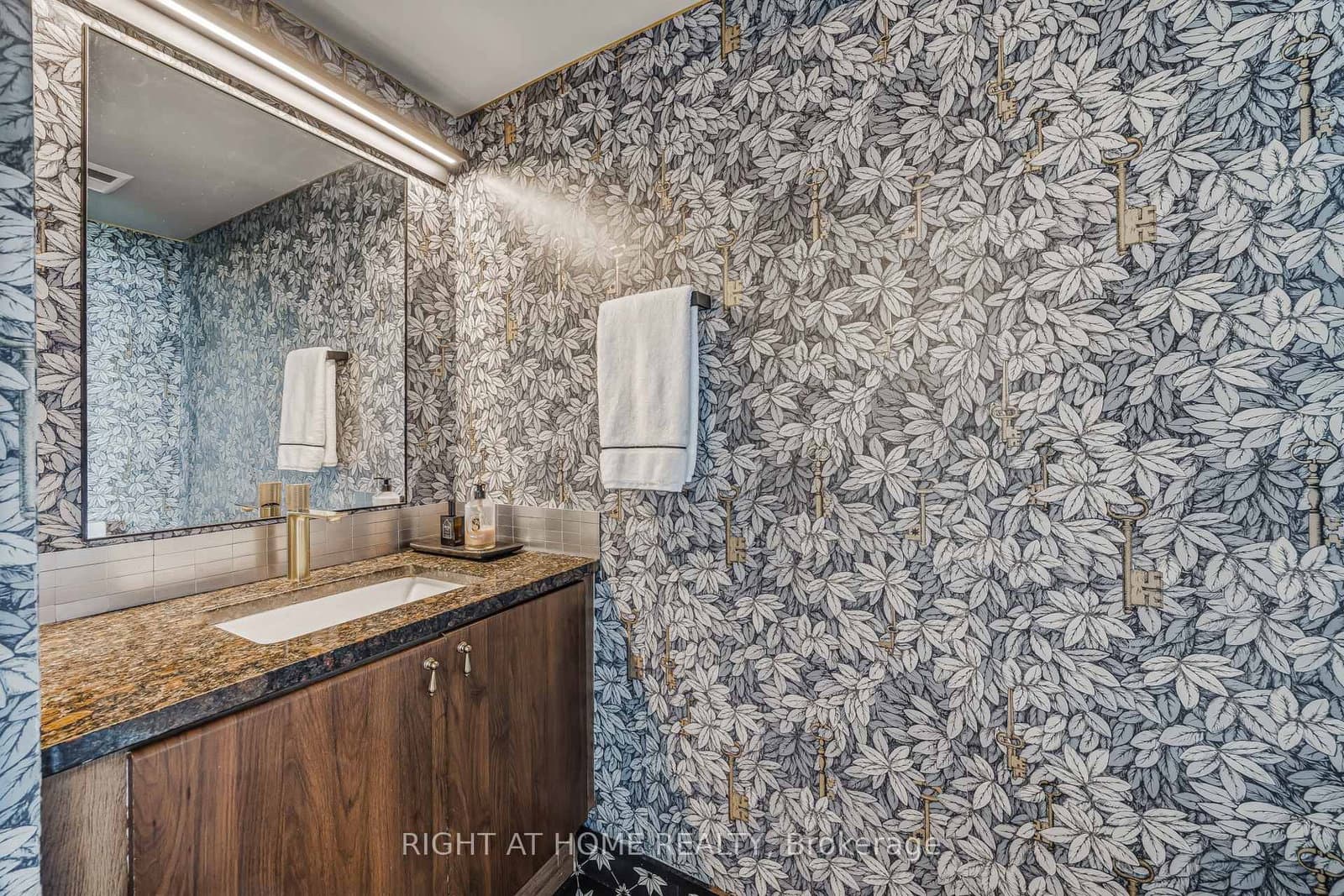 250 Manitoba Street, Unit 612 thumbnail 16