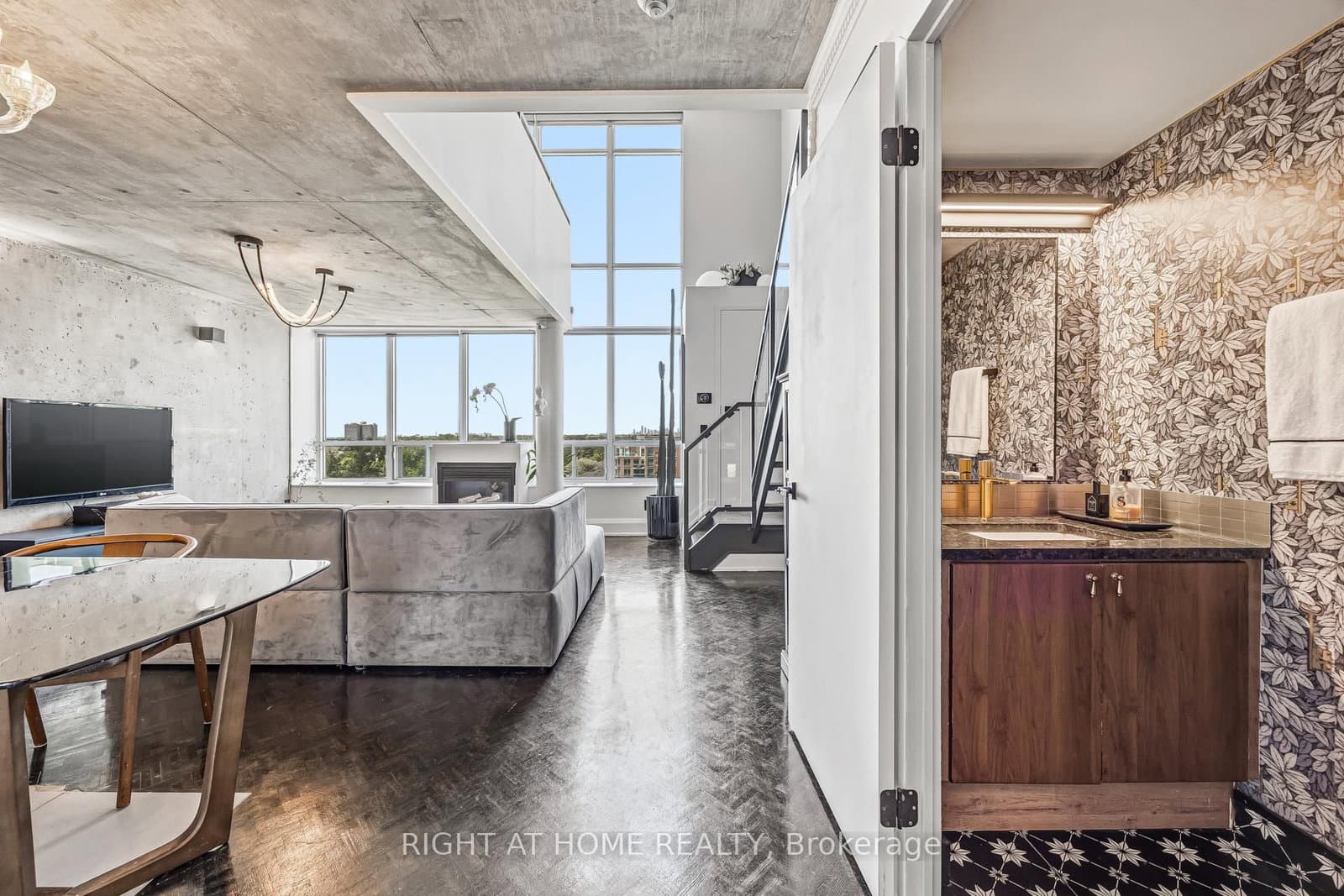 250 Manitoba Street, Unit 612 thumbnail 2