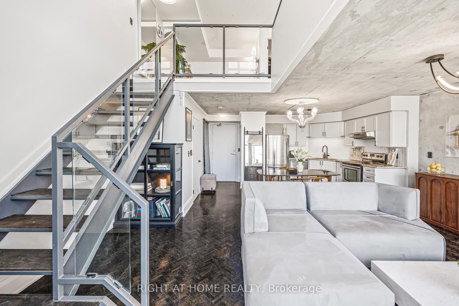 250 Manitoba Street, Unit 612 thumbnail 3