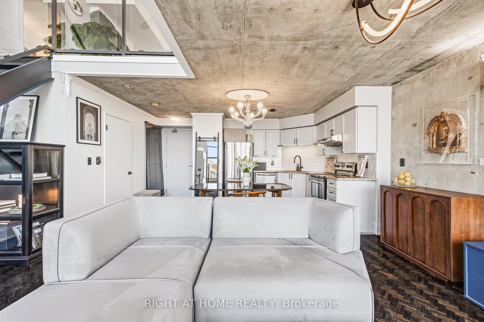 250 Manitoba Street, Unit 612 thumbnail 4