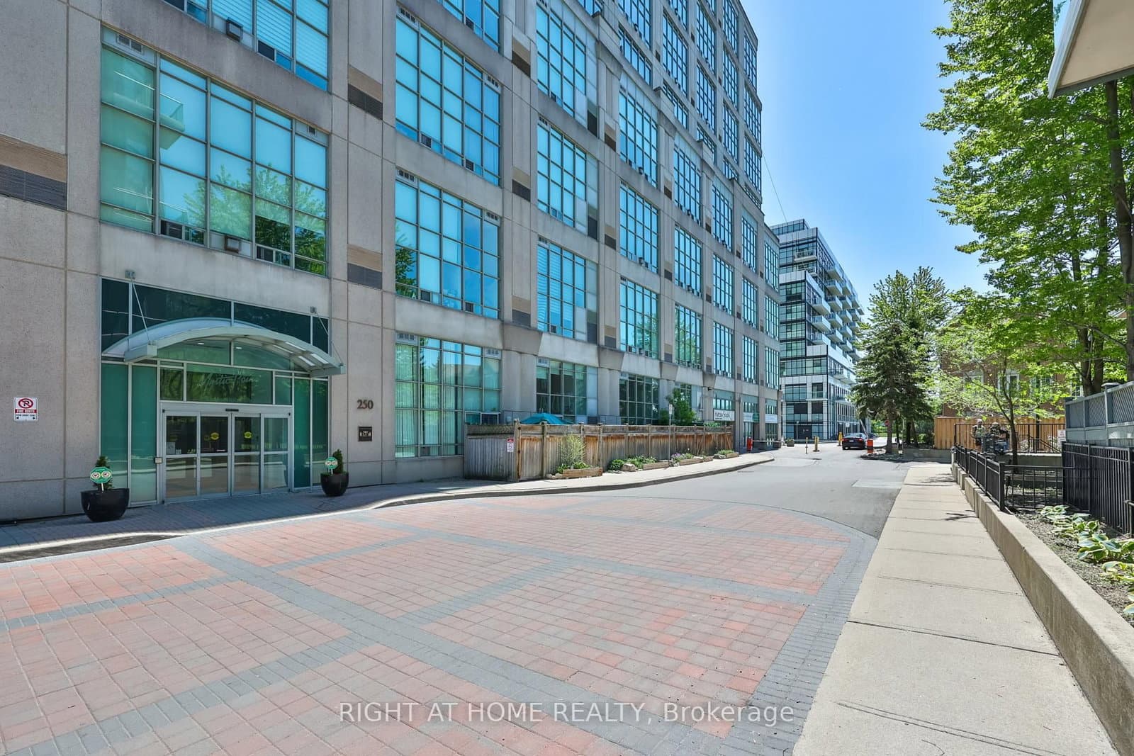 250 Manitoba Street, Unit 612 thumbnail 41
