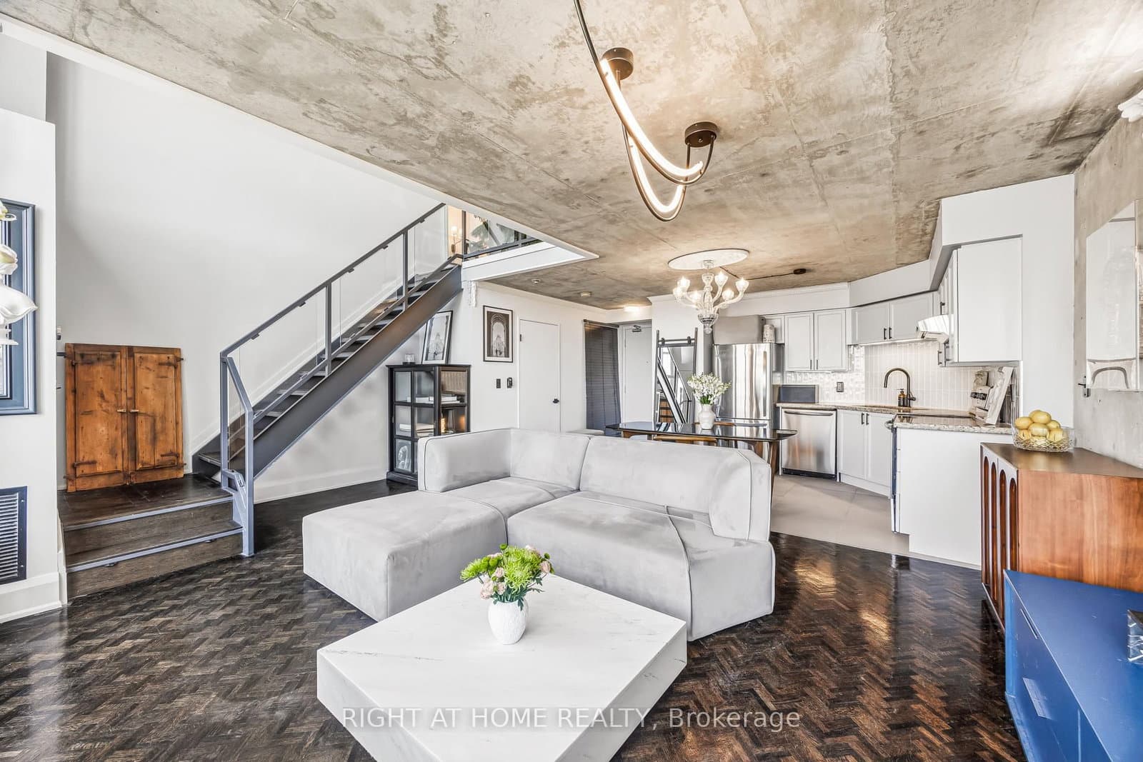 250 Manitoba Street, Unit 612 thumbnail 5