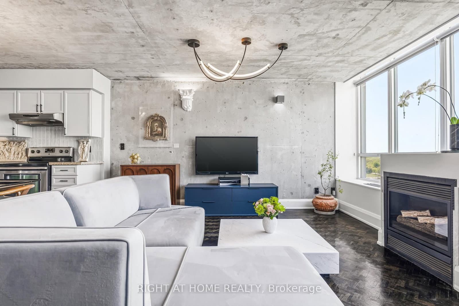 250 Manitoba Street, Unit 612 thumbnail 8