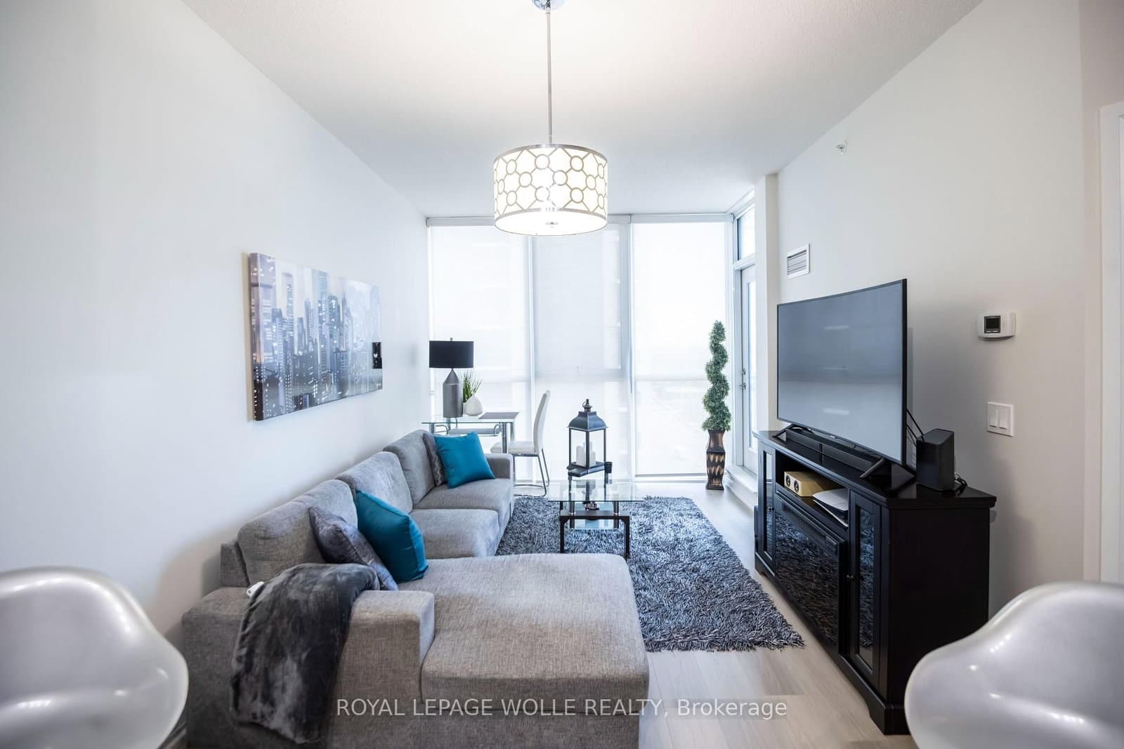 75 Eglinton Avenue W, Unit 1601 thumbnail 4