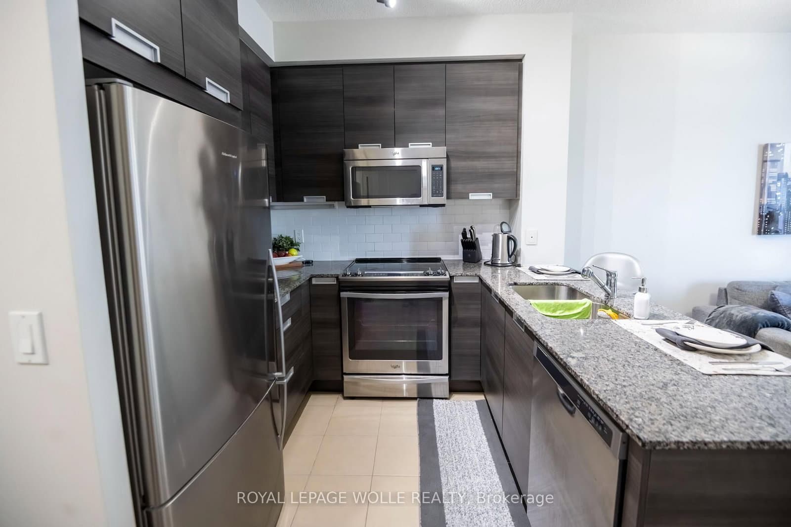 75 Eglinton Avenue W, Unit 1601 thumbnail 6