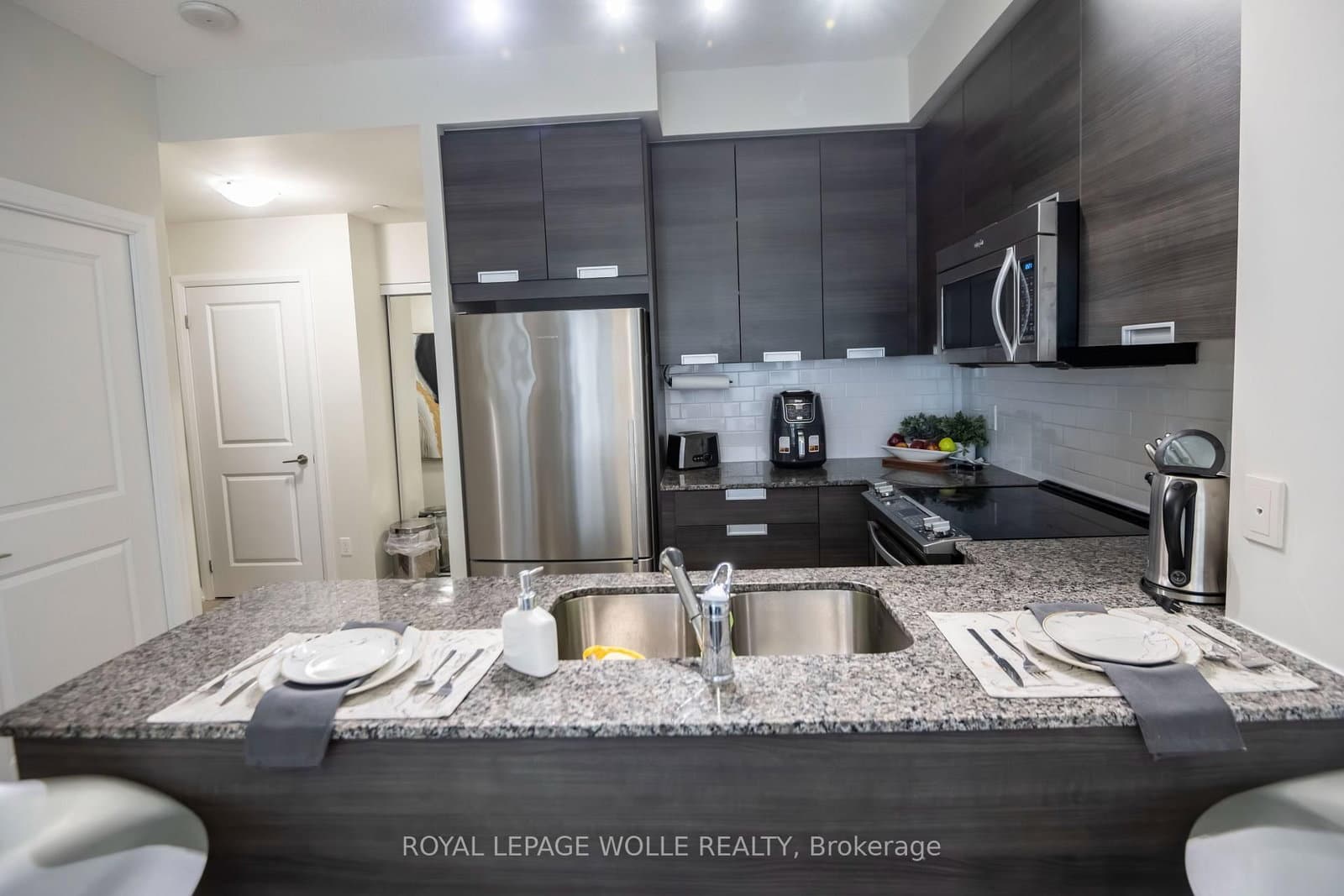 75 Eglinton Avenue W, Unit 1601 thumbnail 7