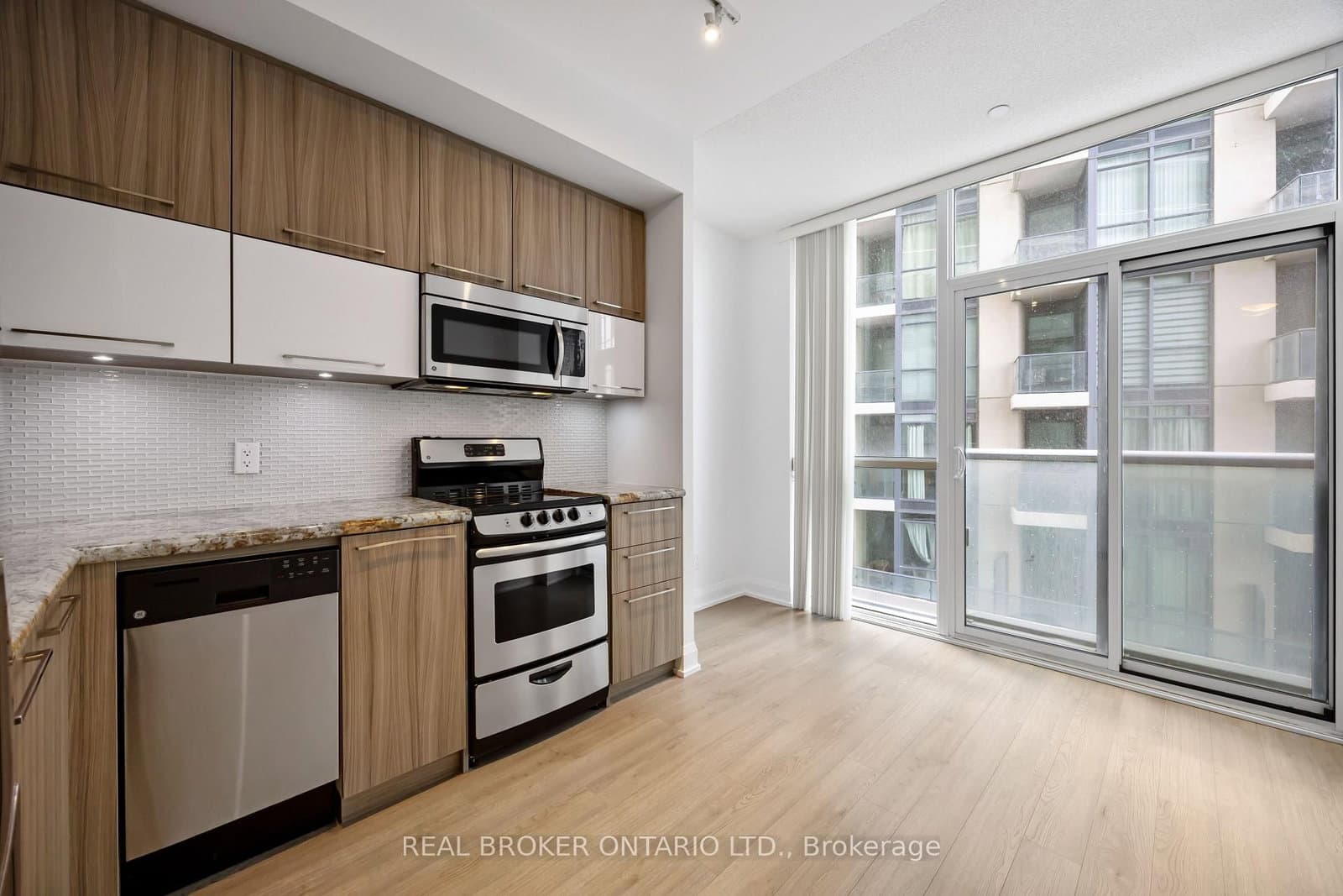 56 Annie Craig Drive, Unit 302 thumbnail 17