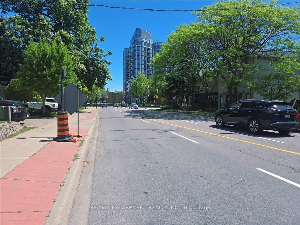 2047 James Street thumbnail 32