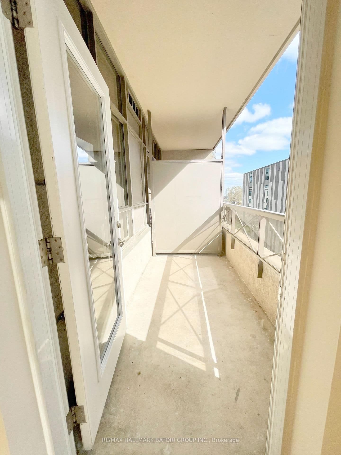 5233 Dundas Street W, Unit 316 thumbnail 13