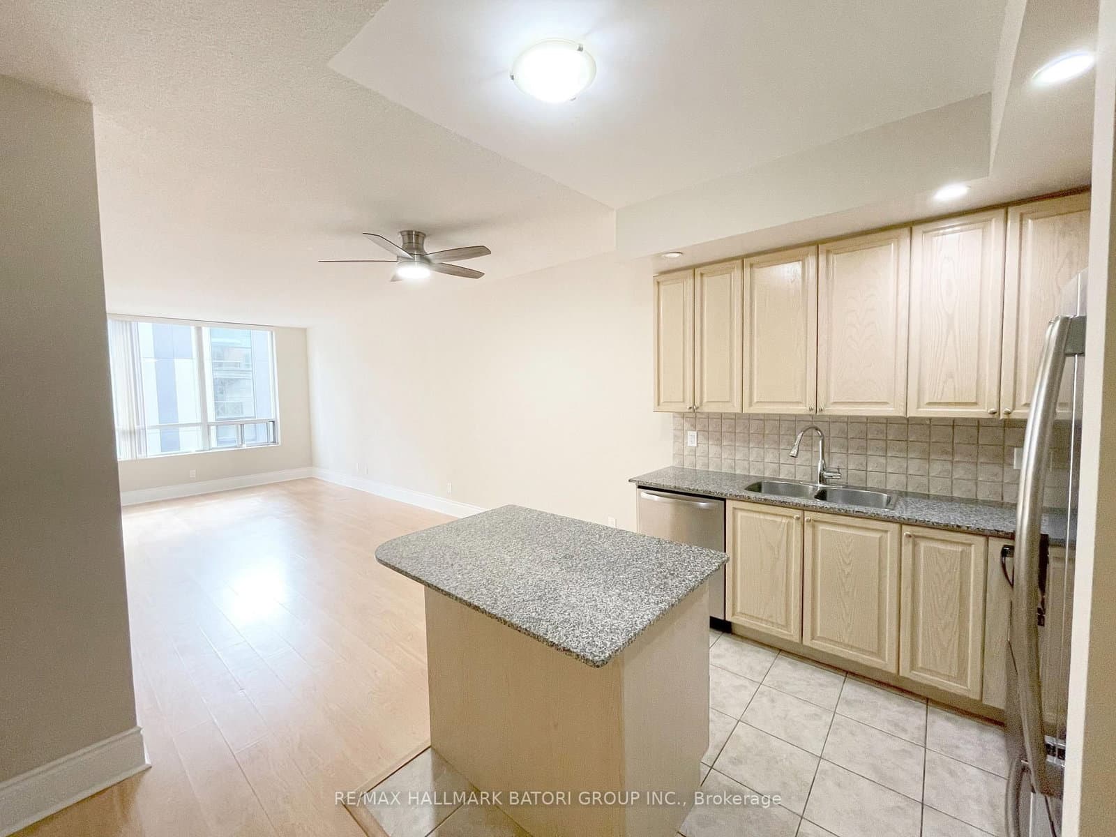 5233 Dundas Street W, Unit 316 thumbnail 4