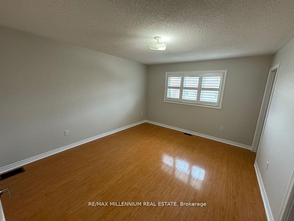 23 Calderstone Drive S thumbnail 5
