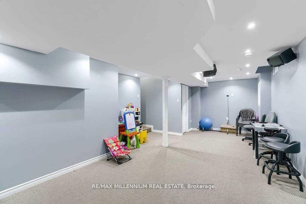 23 Calderstone Drive S thumbnail 8
