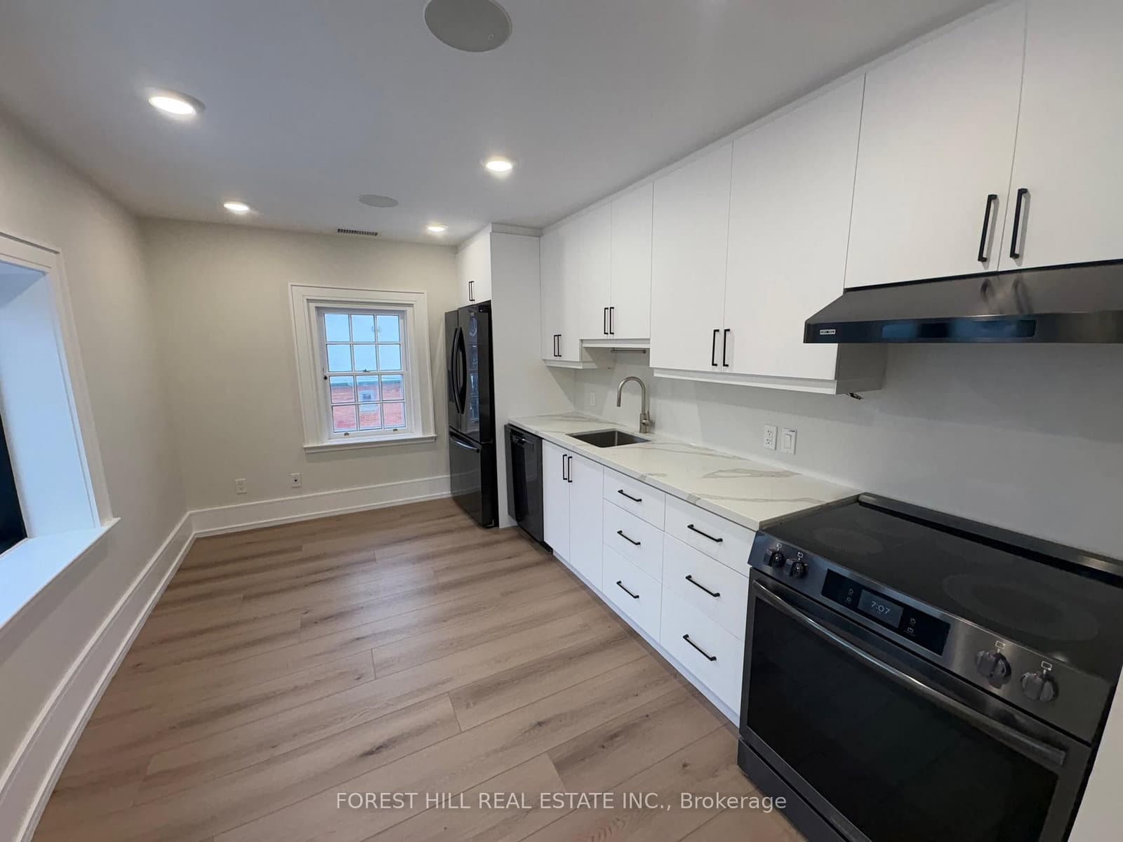 13 Thomas Street, Unit 2nd Level thumbnail 3