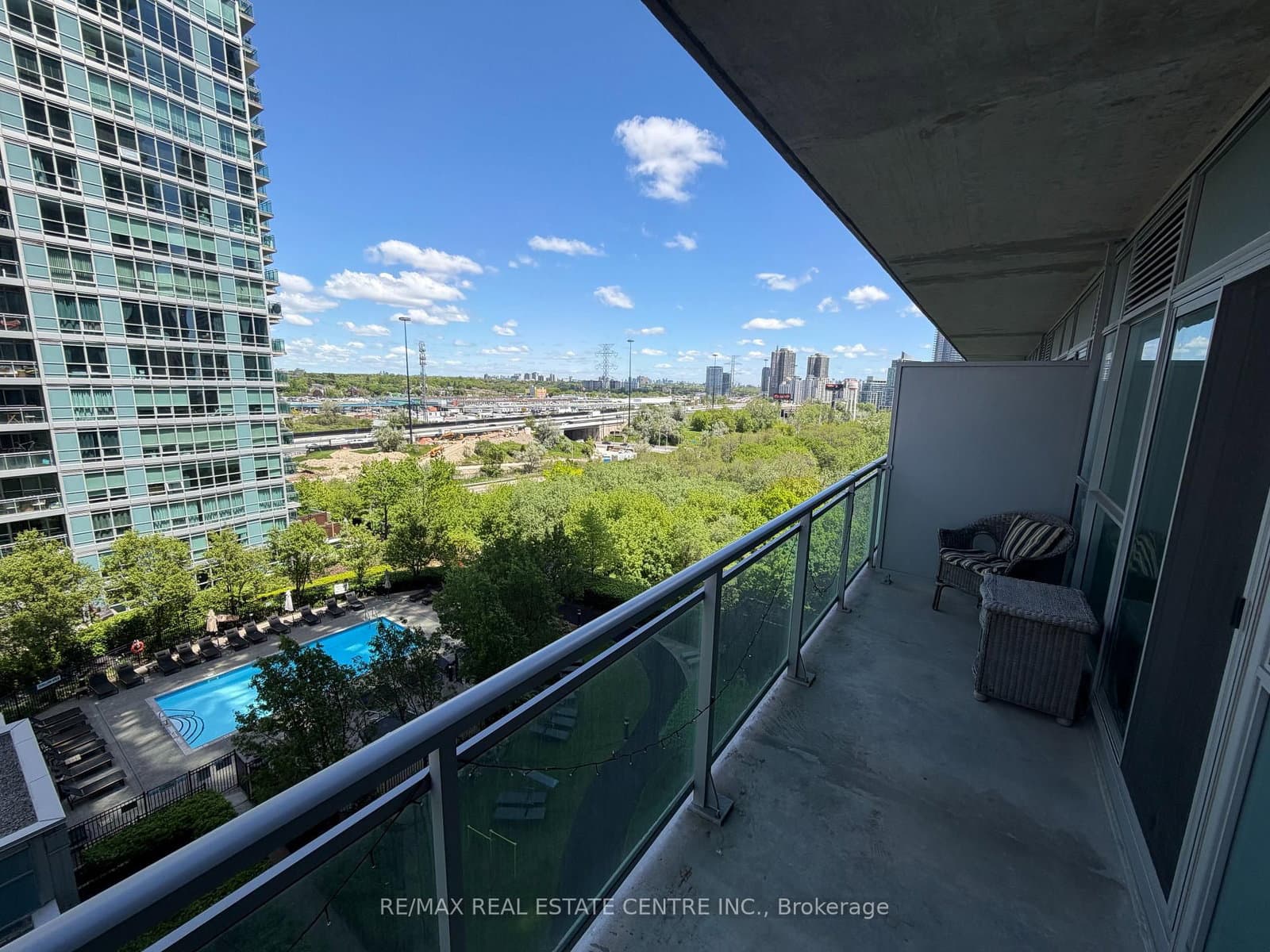 165 Legion Road N, Unit 933 thumbnail 2