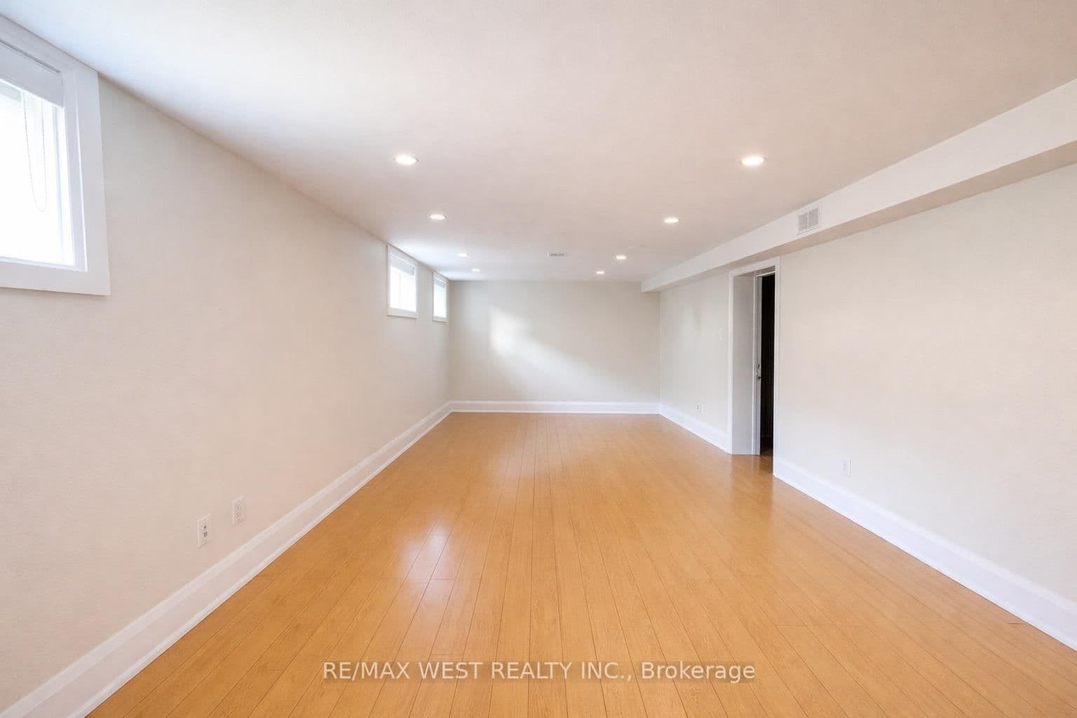 32 Harrow Drive, Unit Lower Level thumbnail 4